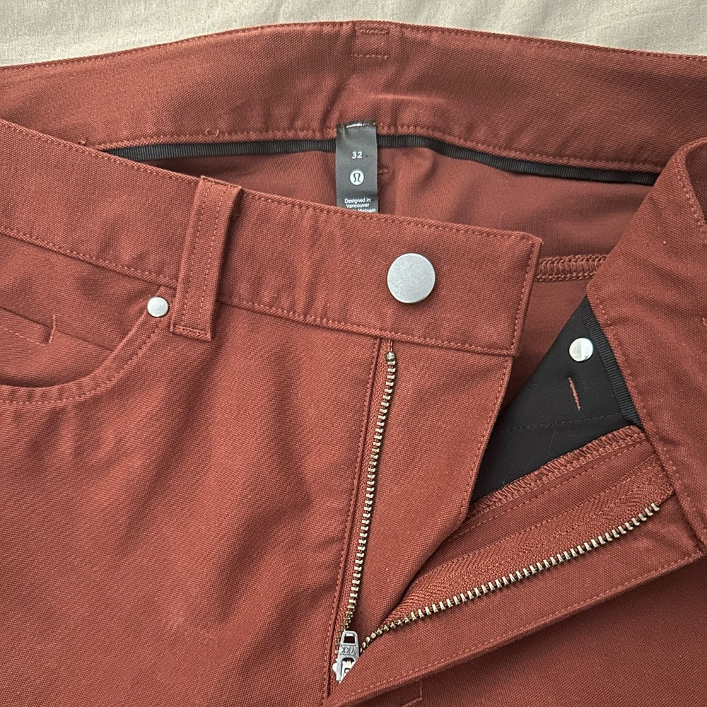 Lululemon 32”x30” ABC skinny fit 5 pocket pants.